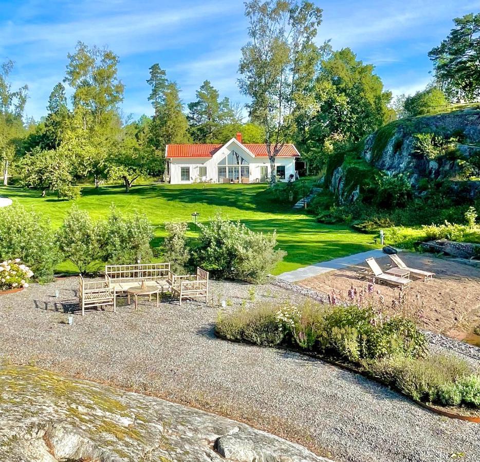 Bastuviken Bed And Breakfast 웁살라 외부 사진